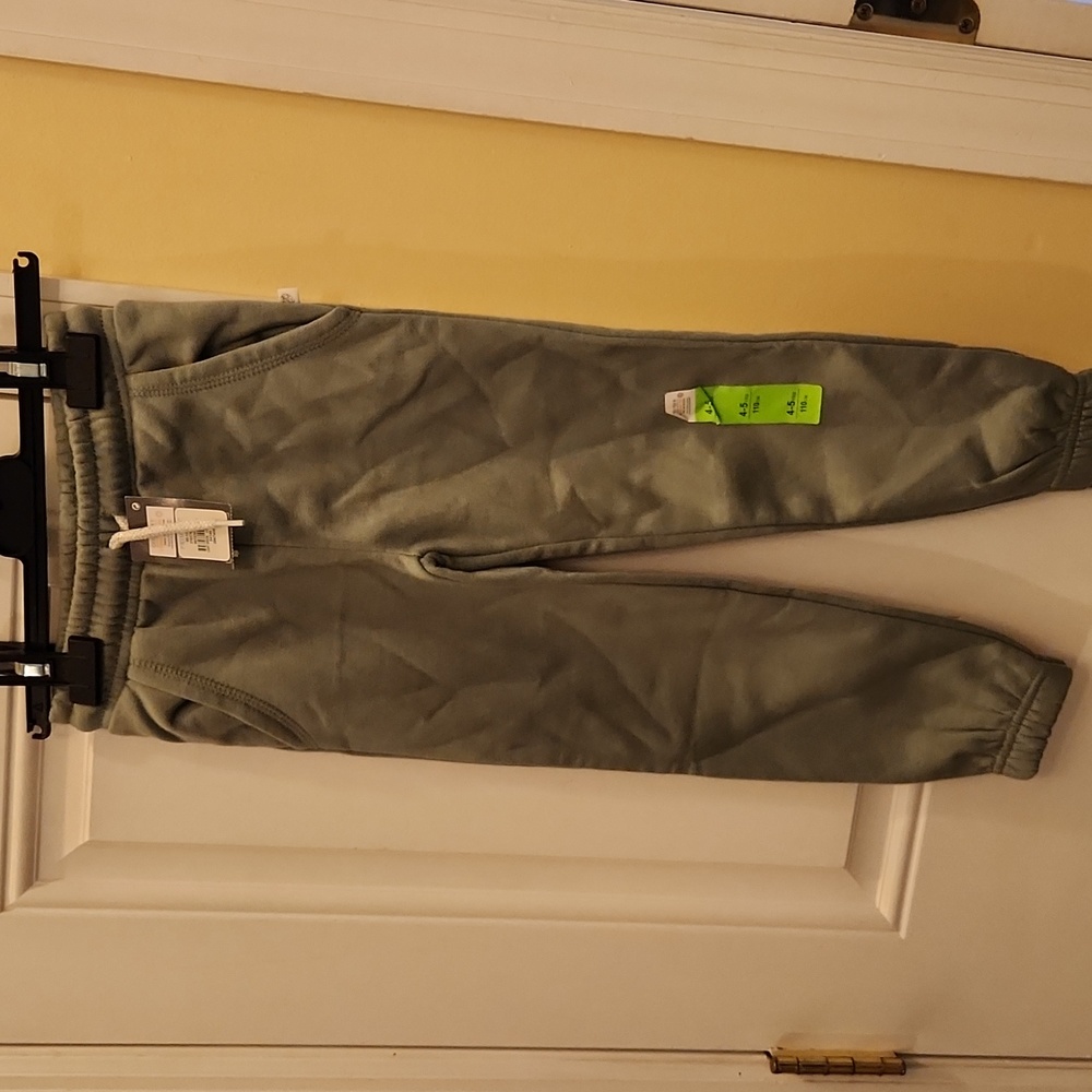 NWT Joggers size 4-5